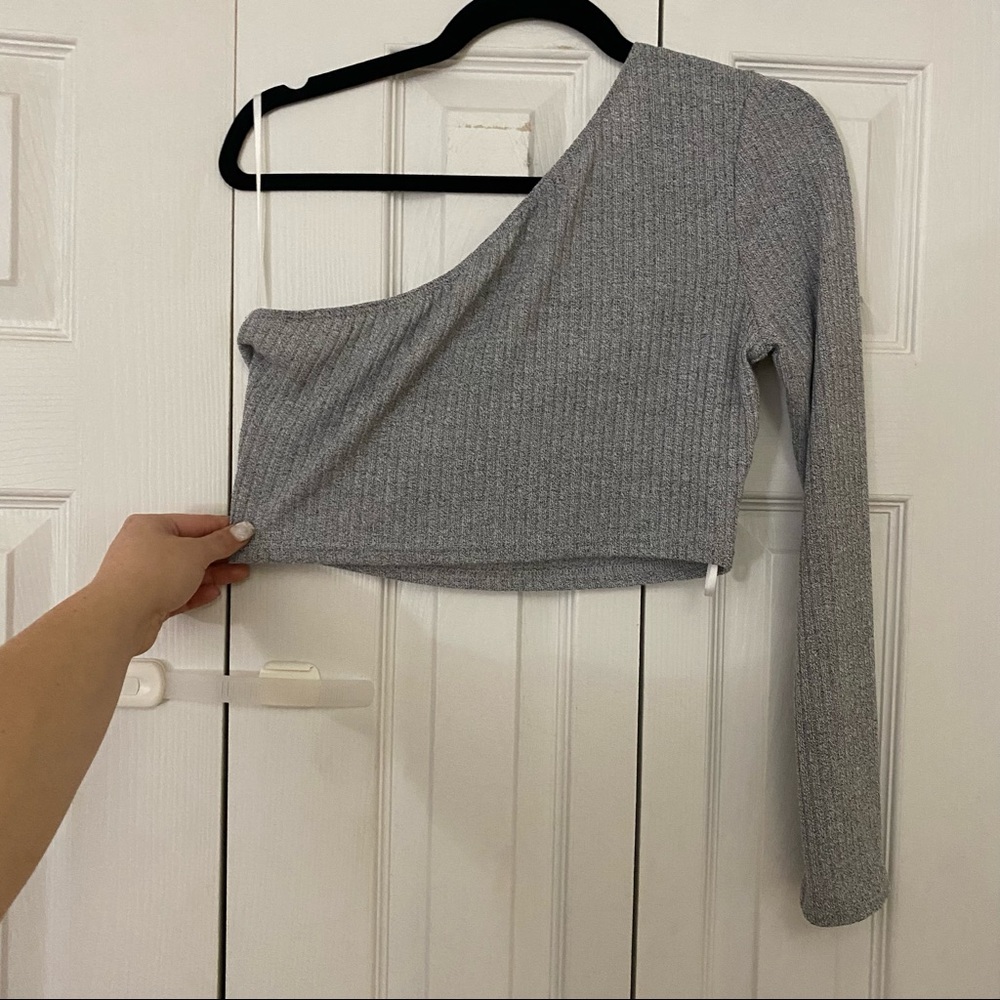 One shoulder grey crop top